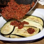 Zapiekanka z bakłażanem i mięsem w pomidorach