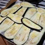 bakłażan pokrojony w plastry wzdłuż