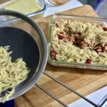 Zapiekanka z tuńczykiem i papryką na makaronie