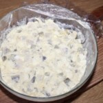 Ziemniaki z sałatką śledziową w śmietanie