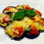 Bakłażan zapiekany z oscypkiem i pomidorami