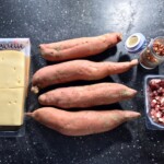 cztery bataty, pokrojony w kostkę speca oraz plastry sera raclette