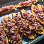 bataty zapiekane z serem raclette i speckiem