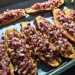 Bataty zapiekane z serem raclette i speckiem