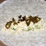 Burrito z kurczakiem awokado i serem