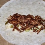 Burrito z kurczakiem awokado i serem