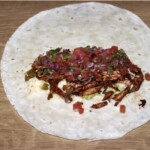 Burrito z kurczakiem awokado i serem