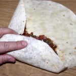 Burrito z kurczakiem awokado i serem