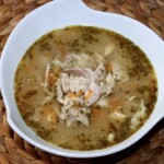 Flaczki z kurczaka z imbirem i majerankiem w misce