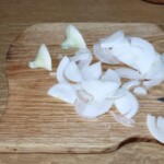 pokrojona w piórka cebula