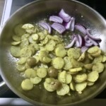 Grostl tyrolskie jadło smaży się na patelni