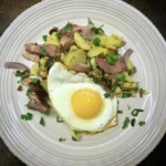 Grostl tyrolskie jadło na talerzu