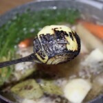 opalona cebula na łyżce