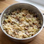 łazanki z kapustą i pieczarkami w garnku