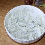 Mizeria ze śmietaną po polsku z koperkiem