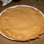 usmażone naleśniki leża na dużym talerzu