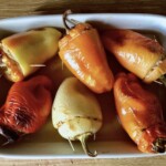 Papryka faszerowana kurczakiem i ryżem w sosie