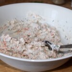 pasta z łososia wędzonego w trakcie przygotowania