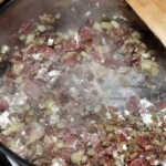 sos śmietanowy z szynką w garnku