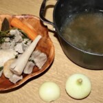 ugotowany rosół w garnku