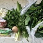 świeże zioła i mąka razowa do pierogów