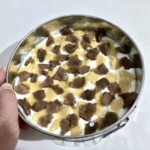 Placek jogurtowy z kruchym ciastem przed pieczeniem