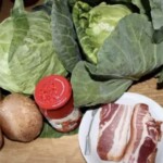 Potrawka z młodej kapusty z boczkiem i grzybami składniki