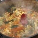 Potrawka z młodej kapusty z boczkiem i grzybami