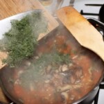 Potrawka z młodej kapusty z boczkiem i grzybami