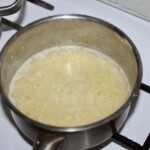 w garnku gotuje się kasza jaglana