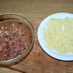 farsz mięsny i ugotowana kasza jaglana w miskach