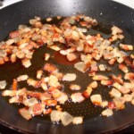 na patelni wysmażą się pokrojone guanciale