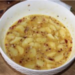 austriacka sałatka ziemniaczana na kwaśno w misce