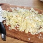 kapusta kiszona jest siekana na surówkę