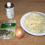 Surówka z kapusty kiszonej z kminkiem składniki