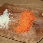 starta marchewka na desce drewnianej