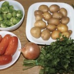 Ziemniaki smażone z kiełbasą oraz brukselką składniki