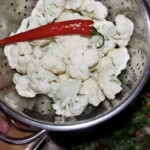 różyczki kalafiora w durszlaku