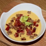 Zupa krem z kalafiora z szynką i serem