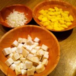 pokrojony w kostkę seler korzeniowy