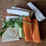 obrane i pokrojone warzywa korzeniowe