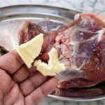 łopatka wieprzowa noga prosięcia smarowana masłem do pieczenia