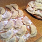 pierogi z kaszą gryczaną i serem pleśniowym lepienie
