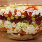 sałatka warstwowa z kurczakiem