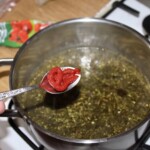 w garnku przygotowywany jest sos bolognese