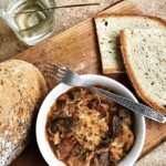 Bigos myśliwski z dziczyzną i żubrówką