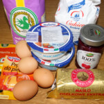 Biszkopt z mascarpone i dżemem malinowym