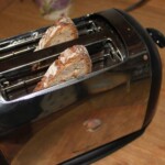 kromki chleba w tosterze