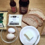 Brytyjskie tosty z serem cheddar welsh rarebit
