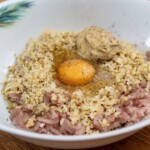 burgery drobiowe z bulgurem w trakcie przygotowania